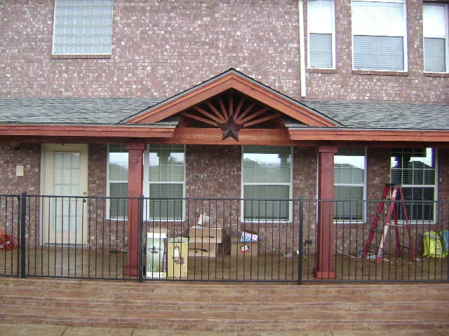 Patio cover flat with gable sunbusrt at ends — Fence Max Texas project