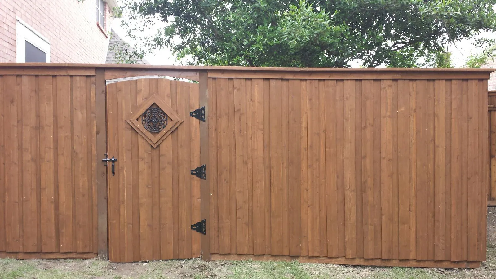 Board on board fence with top cap trim