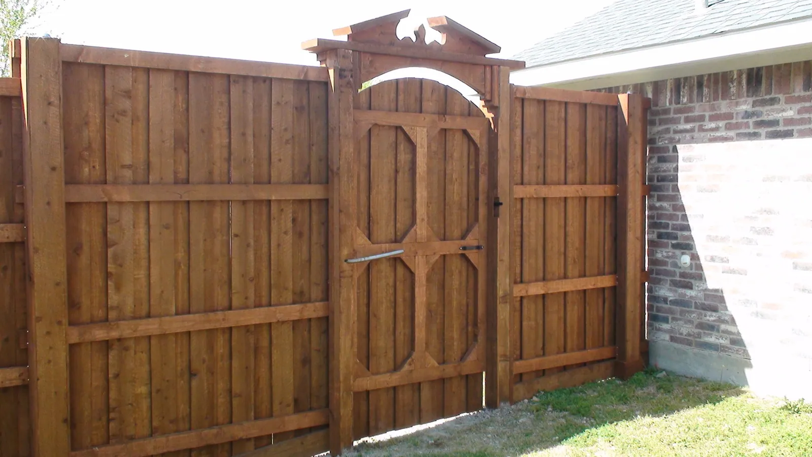 Board on board fence with trim no top cap gate with pediment top back side view — Fence Max Texas project
