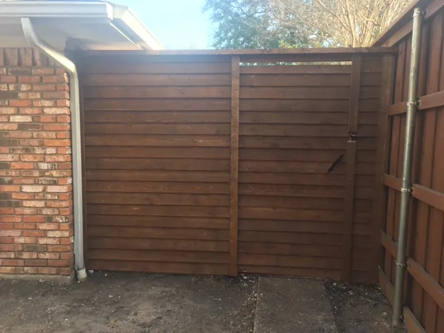 Horizontal fence side by side overlap — Fence Max Texas project