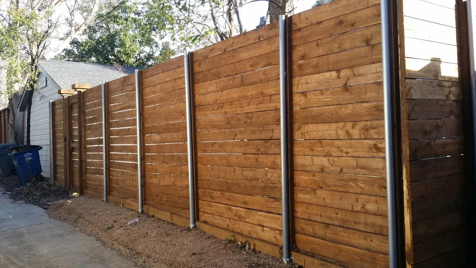 Horizontal fence side by side showing metal post side — Fence Max Texas project