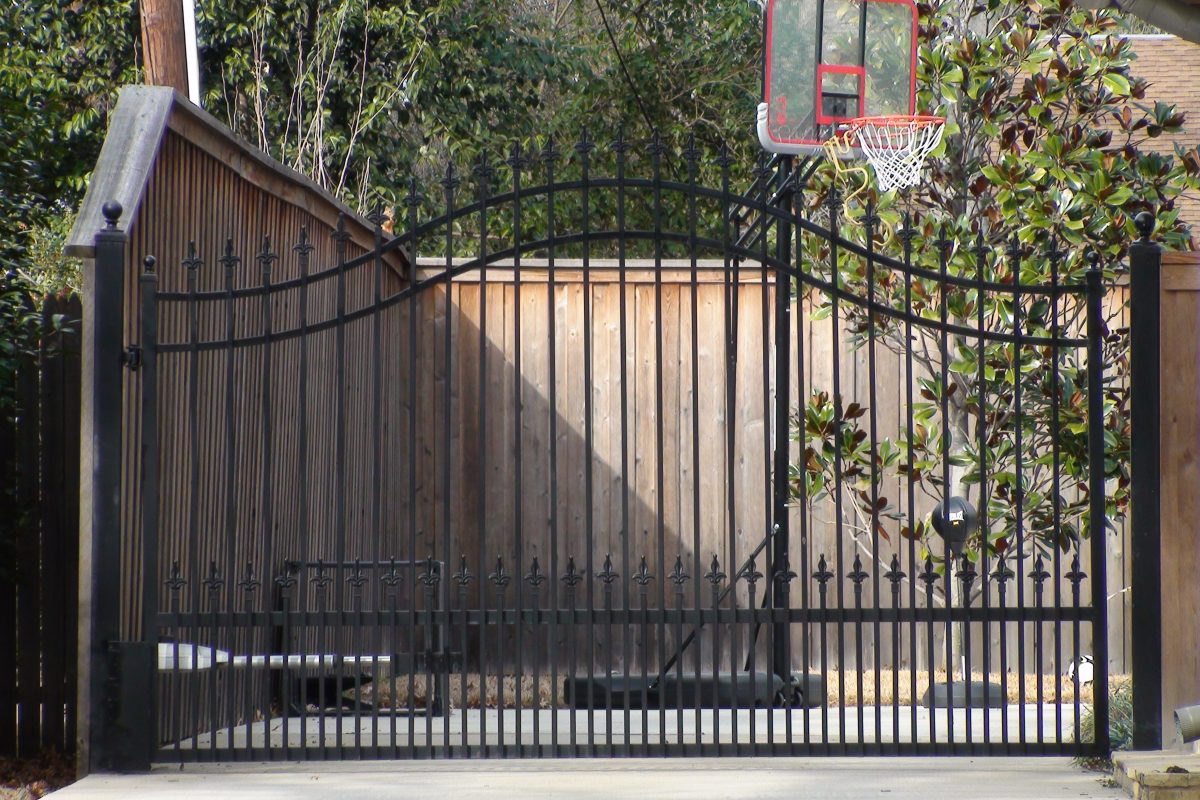 315 - Double arched single swing electric gate with finials & puppy panels